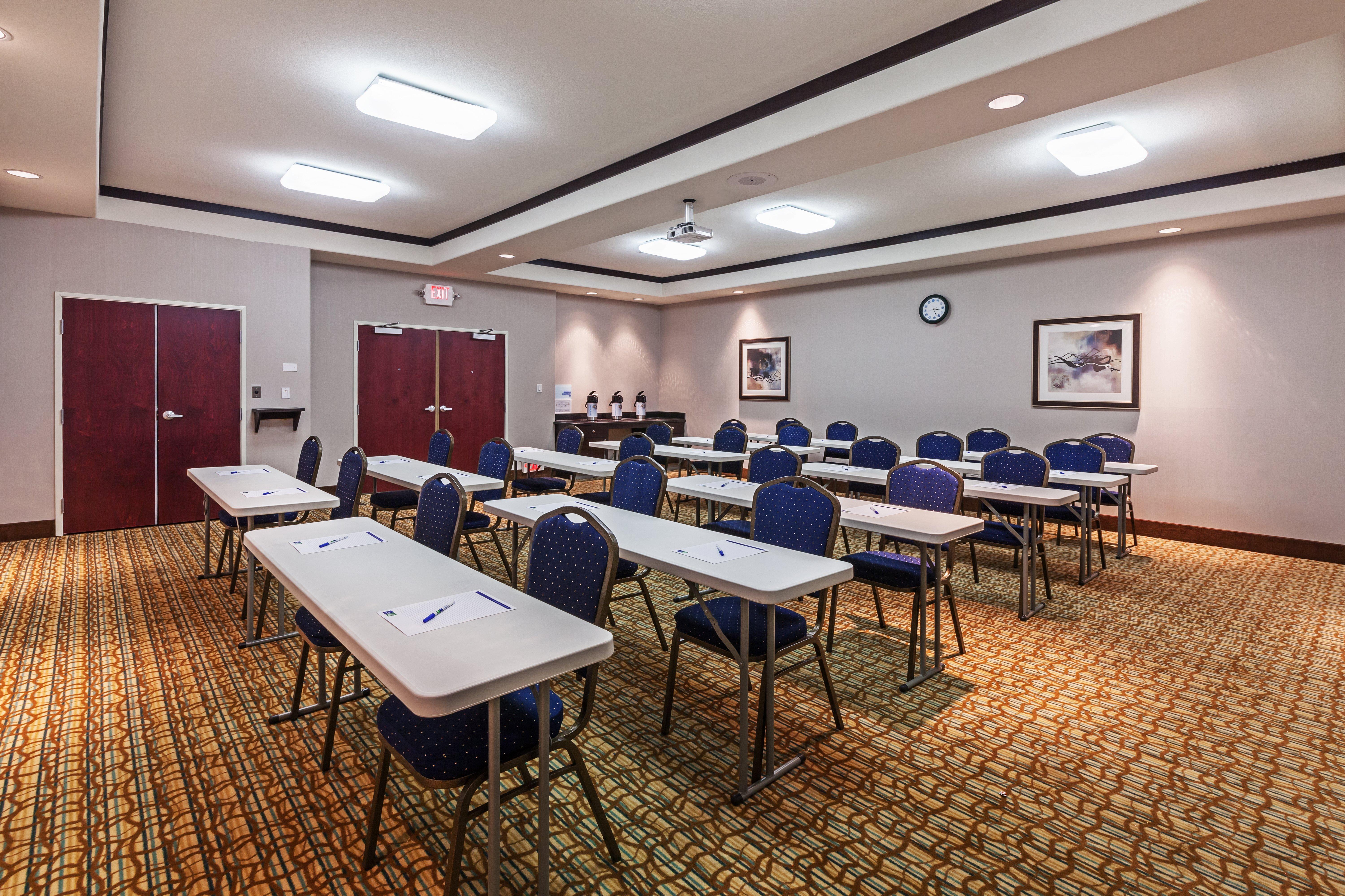 Holiday Inn Express & Suites Cleveland By Ihg Luaran gambar