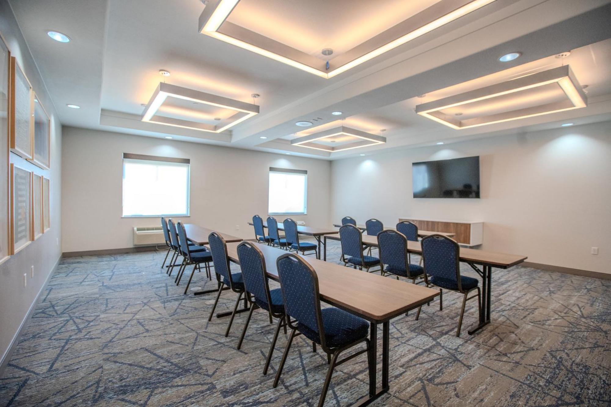 Holiday Inn Express & Suites Cleveland By Ihg Luaran gambar