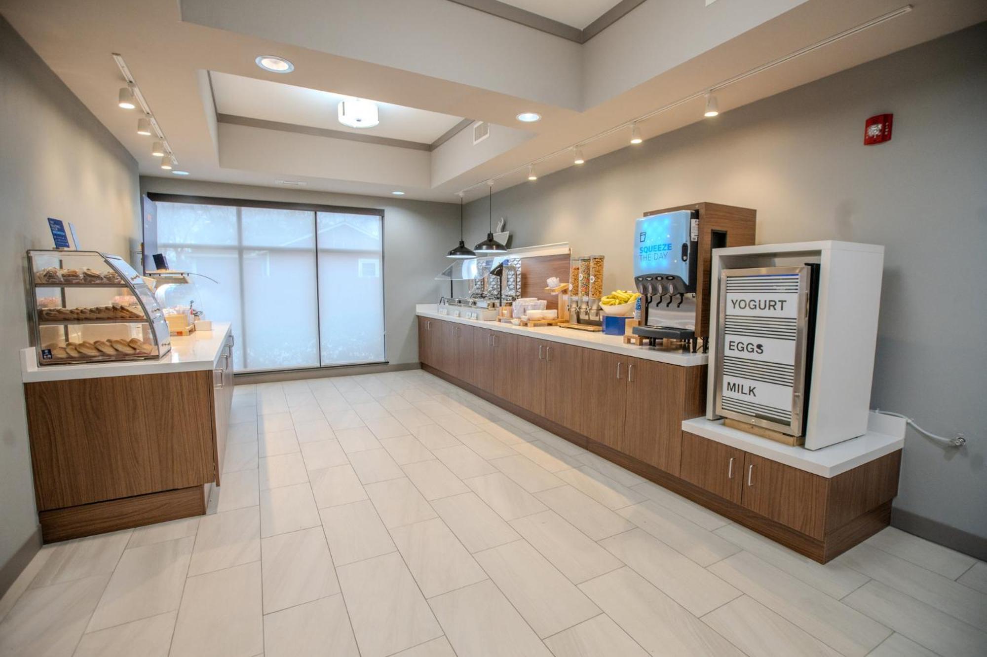 Holiday Inn Express & Suites Cleveland By Ihg Luaran gambar