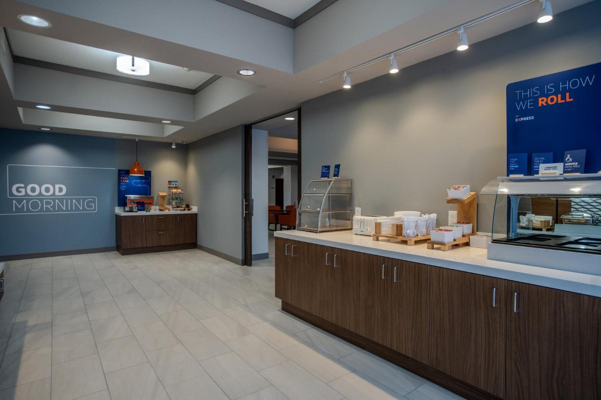 Holiday Inn Express & Suites Cleveland By Ihg Luaran gambar