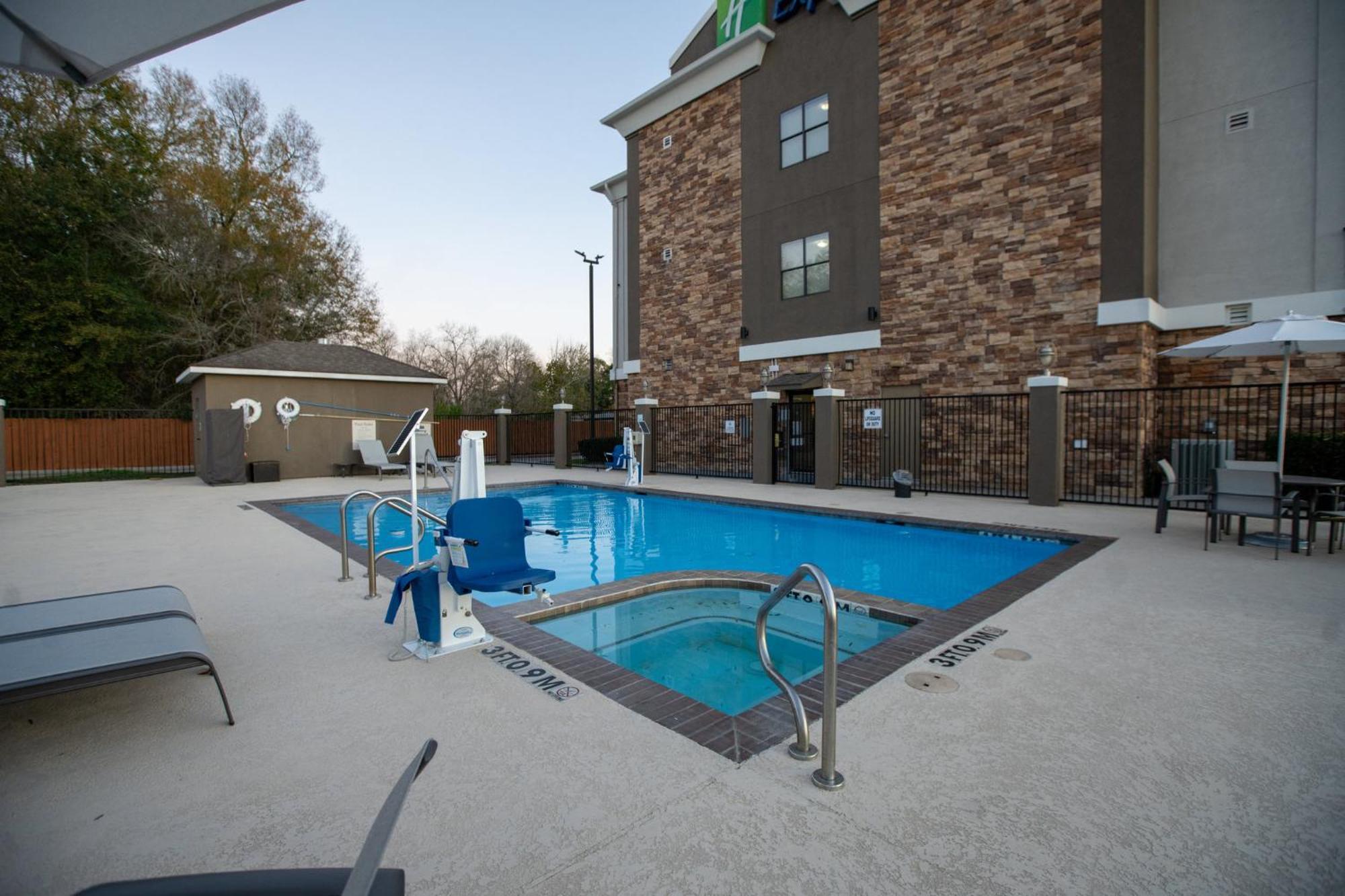 Holiday Inn Express & Suites Cleveland By Ihg Luaran gambar