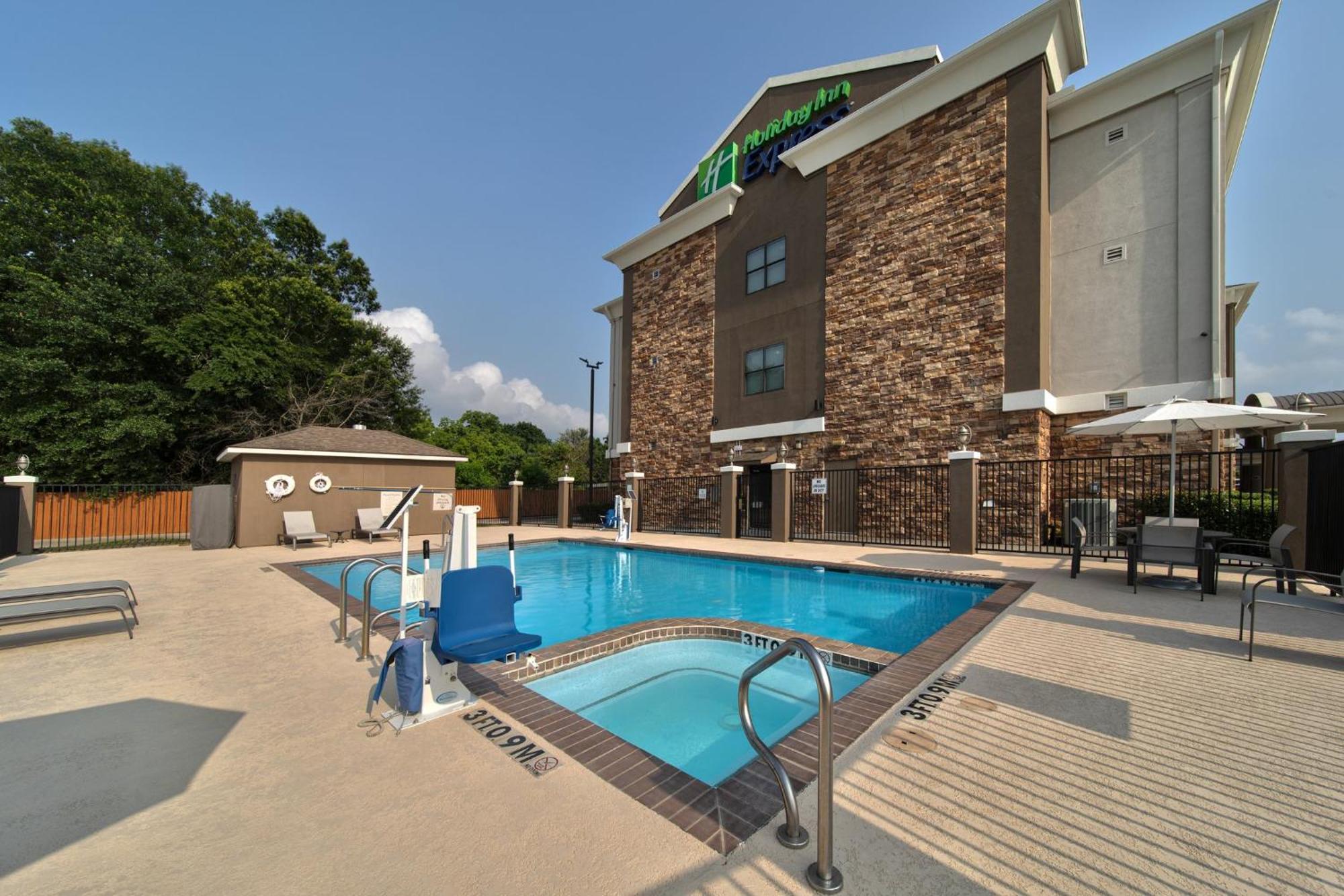 Holiday Inn Express & Suites Cleveland By Ihg Luaran gambar