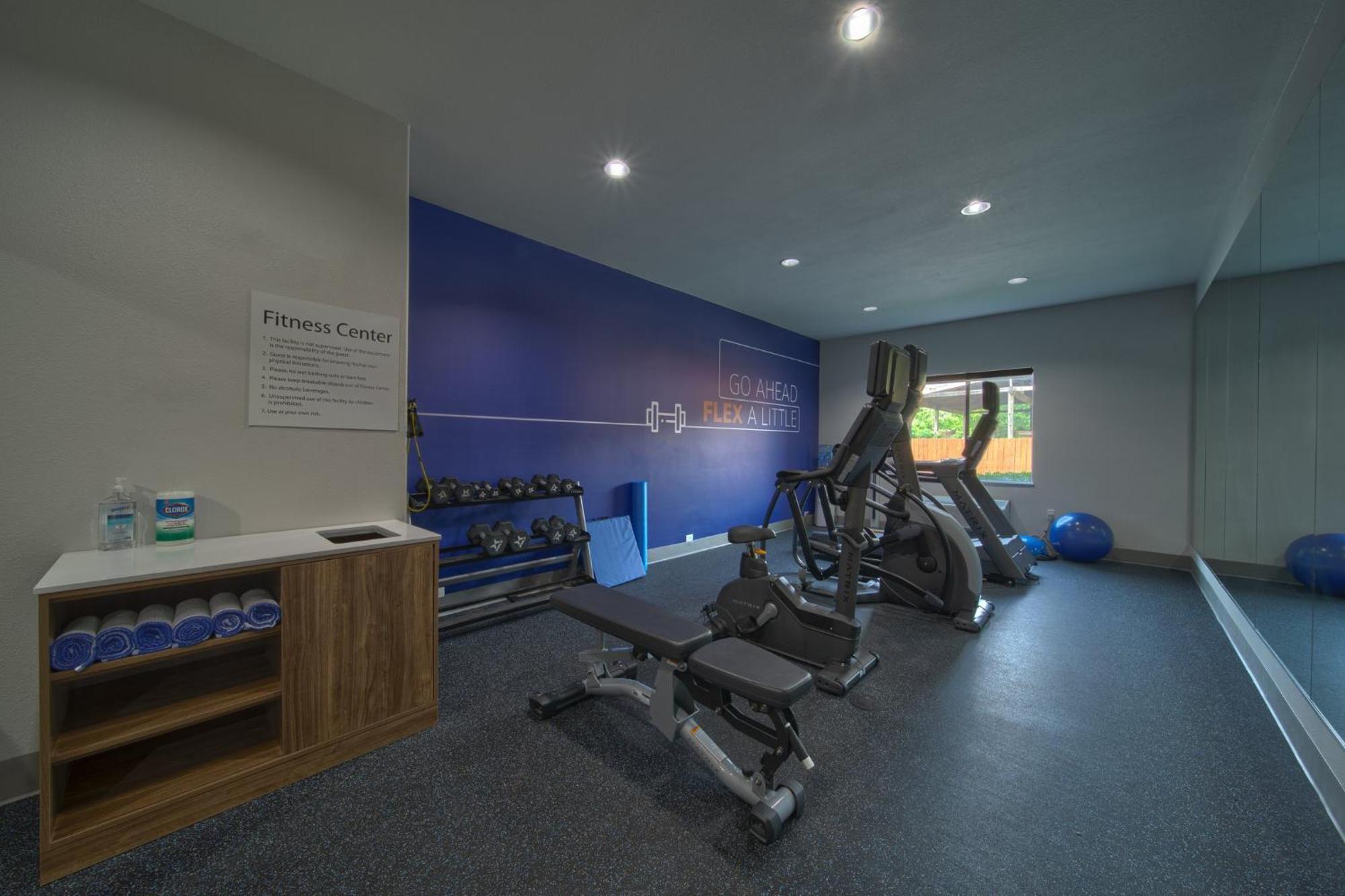 Holiday Inn Express & Suites Cleveland By Ihg Luaran gambar